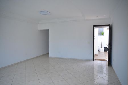 Casa para alugar com 274m², 3 quartos e 4 vagasSala