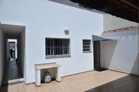 Casa para alugar com 274m², 3 quartos e 4 vagasQuintal