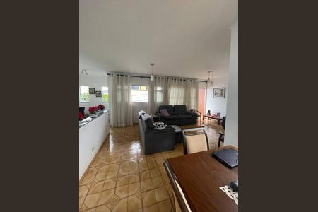 Casa à venda com 300m², 3 quartos e 6 vagasFoto 02