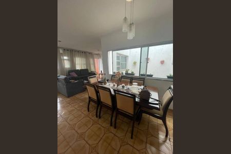 Casa à venda com 300m², 3 quartos e 6 vagasFoto 11