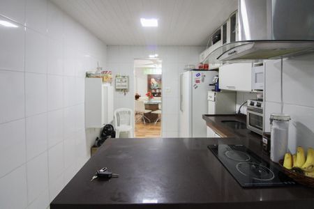 Casa à venda com 240m², 4 quartos e 4 vagas Casa à venda com 240m², 4 quartos e 4 vagasCozinha