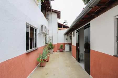 Casa à venda com 240m², 4 quartos e 4 vagas Casa à venda com 240m², 4 quartos e 4 vagasÁrea
