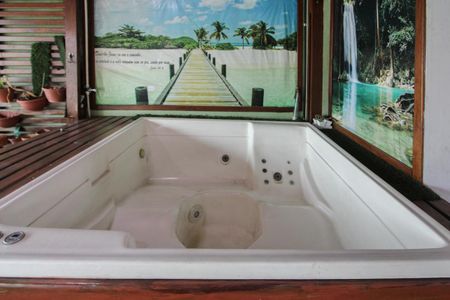 Casa à venda com 240m², 4 quartos e 4 vagas Casa à venda com 240m², 4 quartos e 4 vagasTerraço - Jacuzzi
