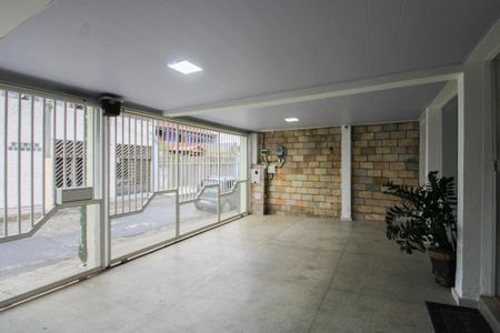 Casa à venda com 240m², 4 quartos e 4 vagas Casa à venda com 240m², 4 quartos e 4 vagasGaragem