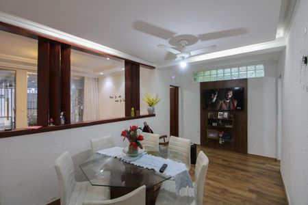 Casa à venda com 240m², 4 quartos e 4 vagas Casa à venda com 240m², 4 quartos e 4 vagasSala de Jantar