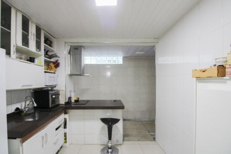 Casa à venda com 240m², 4 quartos e 4 vagas Casa à venda com 240m², 4 quartos e 4 vagasCozinha