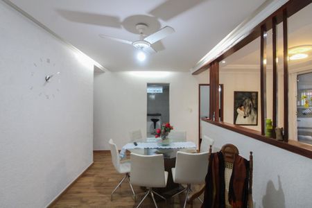 Casa à venda com 240m², 4 quartos e 4 vagas Casa à venda com 240m², 4 quartos e 4 vagasSala de Jantar