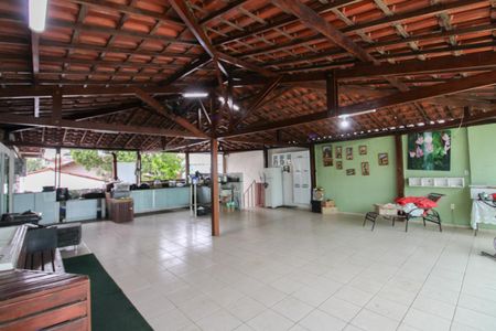 Casa à venda com 240m², 4 quartos e 4 vagas Casa à venda com 240m², 4 quartos e 4 vagasTerraço