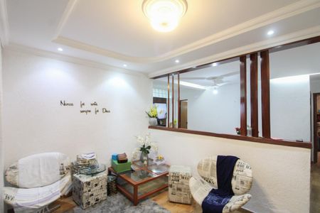 Sala de casa à venda com 4 quartos, 240m² em Serrano, Belo Horizonte