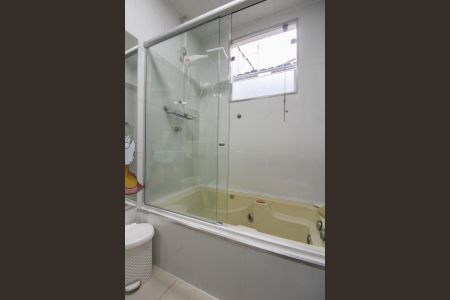 Casa à venda com 240m², 4 quartos e 4 vagas Casa à venda com 240m², 4 quartos e 4 vagasBanheiro da Suíte 1