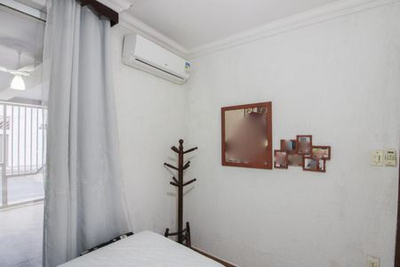 Casa à venda com 240m², 4 quartos e 4 vagas Casa à venda com 240m², 4 quartos e 4 vagasQuarto 1