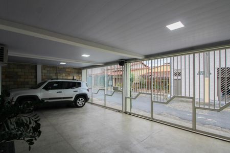 Casa à venda com 240m², 4 quartos e 4 vagas Casa à venda com 240m², 4 quartos e 4 vagasGaragem