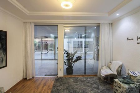 Casa à venda com 240m², 4 quartos e 4 vagas Casa à venda com 240m², 4 quartos e 4 vagasSala