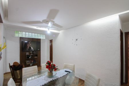Casa à venda com 240m², 4 quartos e 4 vagas Casa à venda com 240m², 4 quartos e 4 vagasSala de Jantar