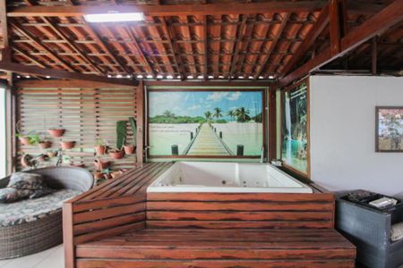 Casa à venda com 240m², 4 quartos e 4 vagas Casa à venda com 240m², 4 quartos e 4 vagasTerraço - Jacuzzi