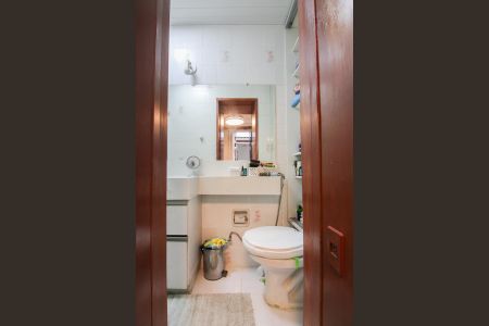 Casa à venda com 240m², 4 quartos e 4 vagas Casa à venda com 240m², 4 quartos e 4 vagasBanheiro da Suíte 2