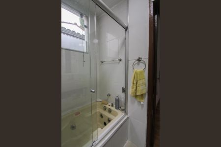 Casa à venda com 240m², 4 quartos e 4 vagas Casa à venda com 240m², 4 quartos e 4 vagasBanheiro da Suíte 1