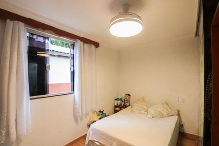 Casa à venda com 240m², 4 quartos e 4 vagas Casa à venda com 240m², 4 quartos e 4 vagasSuíte 2