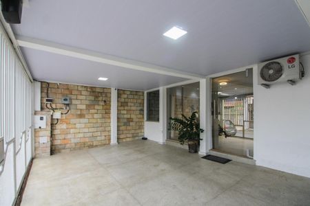 Casa à venda com 240m², 4 quartos e 4 vagas Casa à venda com 240m², 4 quartos e 4 vagasGaragem