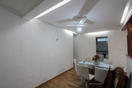 Casa à venda com 240m², 4 quartos e 4 vagas Casa à venda com 240m², 4 quartos e 4 vagasSala de Jantar