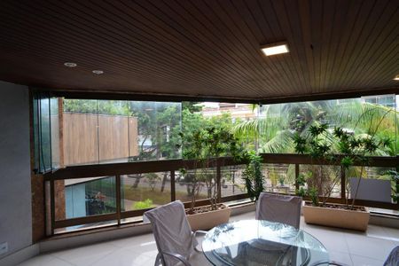 Apartamento à venda com 185m², 3 quartos e 2 vagasVaranda