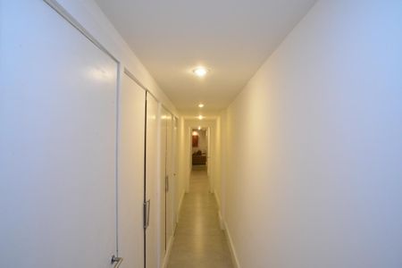 Apartamento à venda com 185m², 3 quartos e 2 vagasCorredor