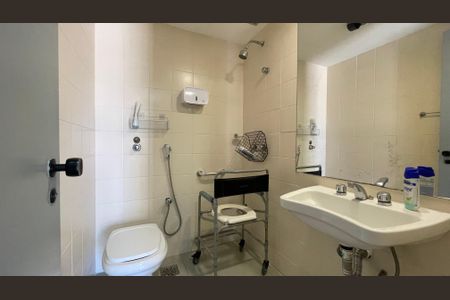 Apartamento para alugar com 145m², 3 quartos e 2 vagas Apartamento para alugar com 145m², 3 quartos e 2 vagasBanheiro