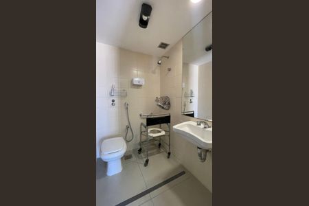 Apartamento para alugar com 145m², 3 quartos e 2 vagas Apartamento para alugar com 145m², 3 quartos e 2 vagasBanheiro