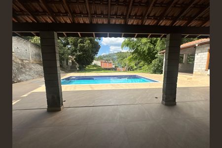 Casa à venda com 300m², 4 quartos e 8 vagas Casa à venda com 300m², 4 quartos e 8 vagasPiscina