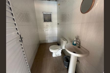 Casa à venda com 300m², 4 quartos e 8 vagas Casa à venda com 300m², 4 quartos e 8 vagasBanheiro 1