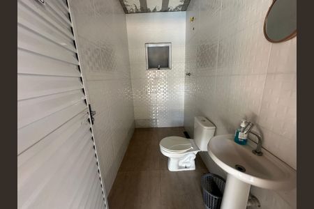 Casa à venda com 300m², 4 quartos e 8 vagas Casa à venda com 300m², 4 quartos e 8 vagasBanheiro 1