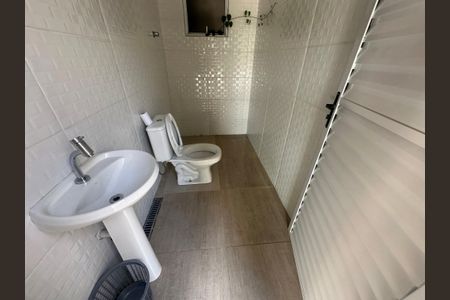 Casa à venda com 300m², 4 quartos e 8 vagas Casa à venda com 300m², 4 quartos e 8 vagasBanheiro 2