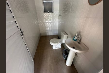 Casa à venda com 300m², 4 quartos e 8 vagas Casa à venda com 300m², 4 quartos e 8 vagasBanheiro 1