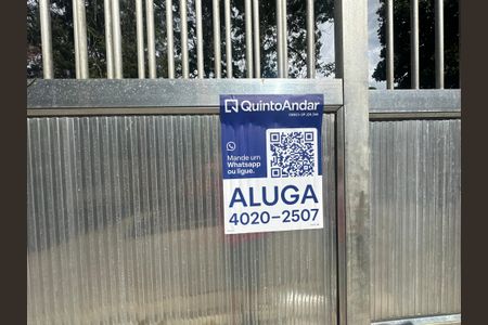 Casa à venda com 300m², 4 quartos e 8 vagas Casa à venda com 300m², 4 quartos e 8 vagasFachada