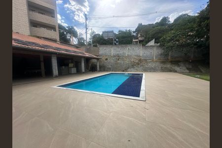 Casa à venda com 300m², 4 quartos e 8 vagas Casa à venda com 300m², 4 quartos e 8 vagasPiscina