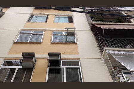 Apartamento para alugar com 50m², 2 quartos e 1 vagaFachada com Placa