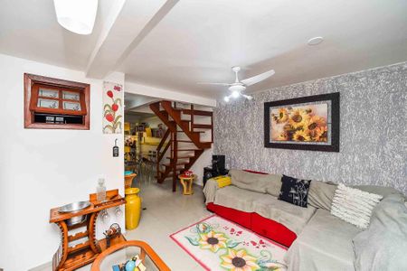 Sala de casa à venda com 3 quartos, 250m² em Rubem Berta, Porto Alegre