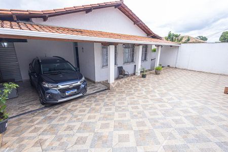 Casa à venda com 220m², 5 quartos e 3 vagas Casa à venda com 220m², 5 quartos e 3 vagasvaranda / garagem