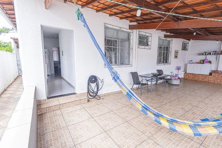 Casa à venda com 220m², 5 quartos e 3 vagas Casa à venda com 220m², 5 quartos e 3 vagasvaranda / area de serviço