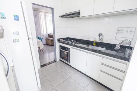 Casa à venda com 220m², 5 quartos e 3 vagas Casa à venda com 220m², 5 quartos e 3 vagascozinha