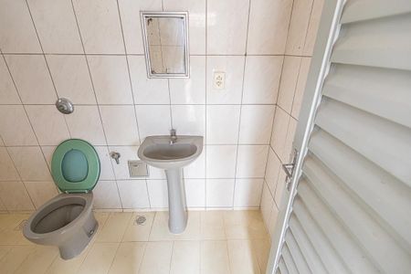 Casa à venda com 220m², 5 quartos e 3 vagas Casa à venda com 220m², 5 quartos e 3 vagasbanheiro