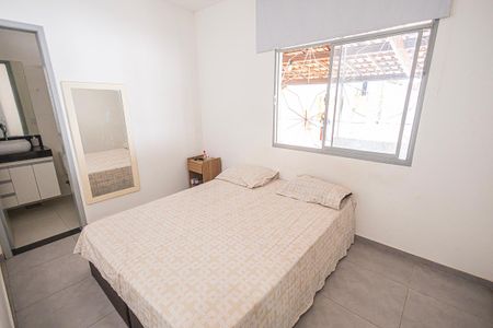 Casa à venda com 220m², 5 quartos e 3 vagas Casa à venda com 220m², 5 quartos e 3 vagasquarto 1/ suite