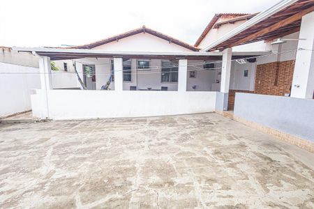 Casa à venda com 220m², 5 quartos e 3 vagas Casa à venda com 220m², 5 quartos e 3 vagasquintal