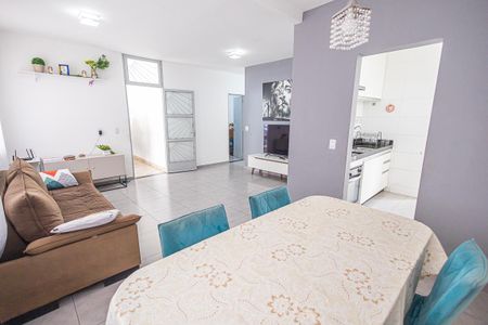 Casa à venda com 5 quartos, 220m² em Santa Monica, Belo Horizonte