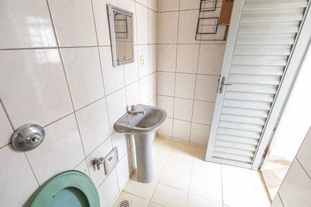 Casa à venda com 220m², 5 quartos e 3 vagas Casa à venda com 220m², 5 quartos e 3 vagasbanheiro