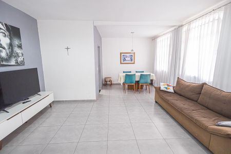 Casa à venda com 5 quartos, 220m² em Santa Monica, Belo Horizonte