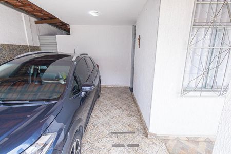 Casa à venda com 220m², 5 quartos e 3 vagas Casa à venda com 220m², 5 quartos e 3 vagasvaranda / garagem