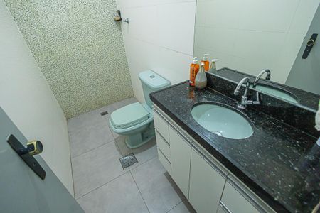 Casa à venda com 220m², 5 quartos e 3 vagas Casa à venda com 220m², 5 quartos e 3 vagasbanheiro