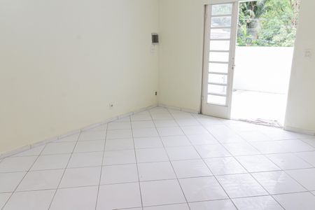 Sala de casa para alugar com 1 quarto, 30m² em Santíssimo, Rio de Janeiro