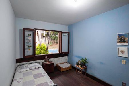 Casa à venda com 355m², 4 quartos e 8 vagas Casa à venda com 355m², 4 quartos e 8 vagasQuarto